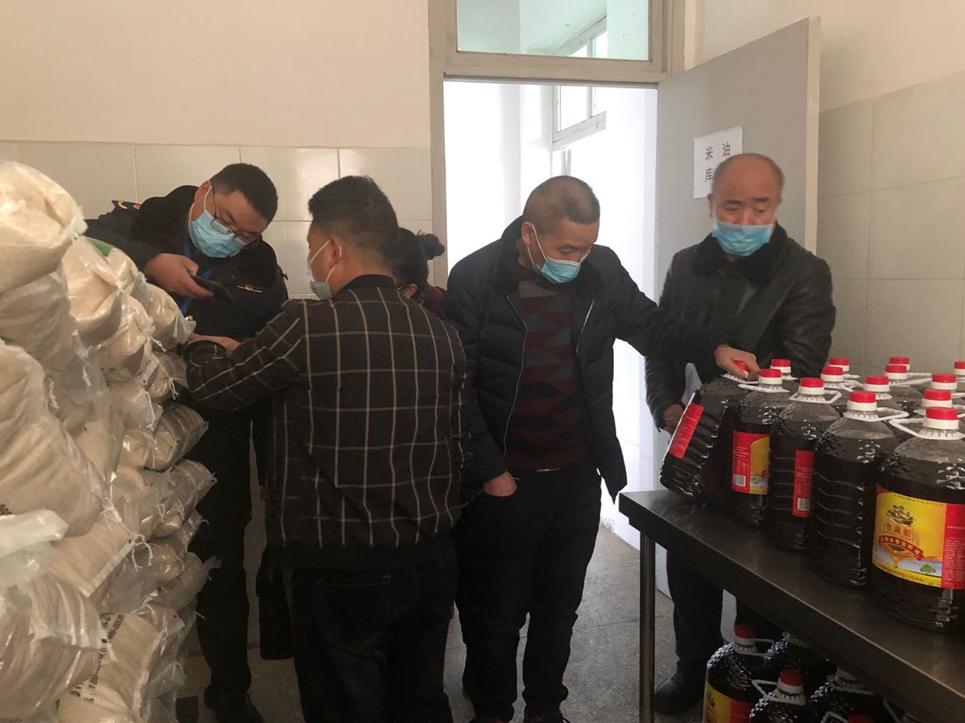 修文縣市場監管局為學校複學保駕護航