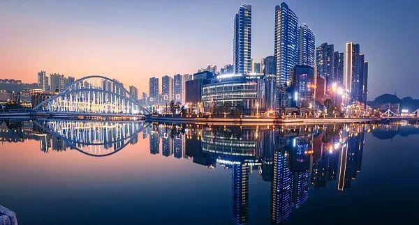 奮力擔當作為 續寫輝煌篇章——黨的十九屆五中全會在貴陽、貴安幹部群眾中引發熱烈反響