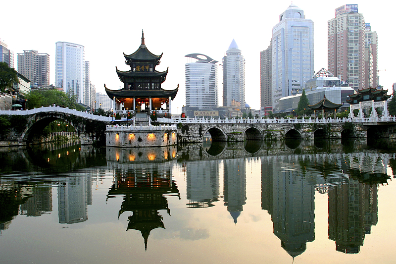 南明區人社係統學習宣傳貫徹黨的十九屆五中全會精神