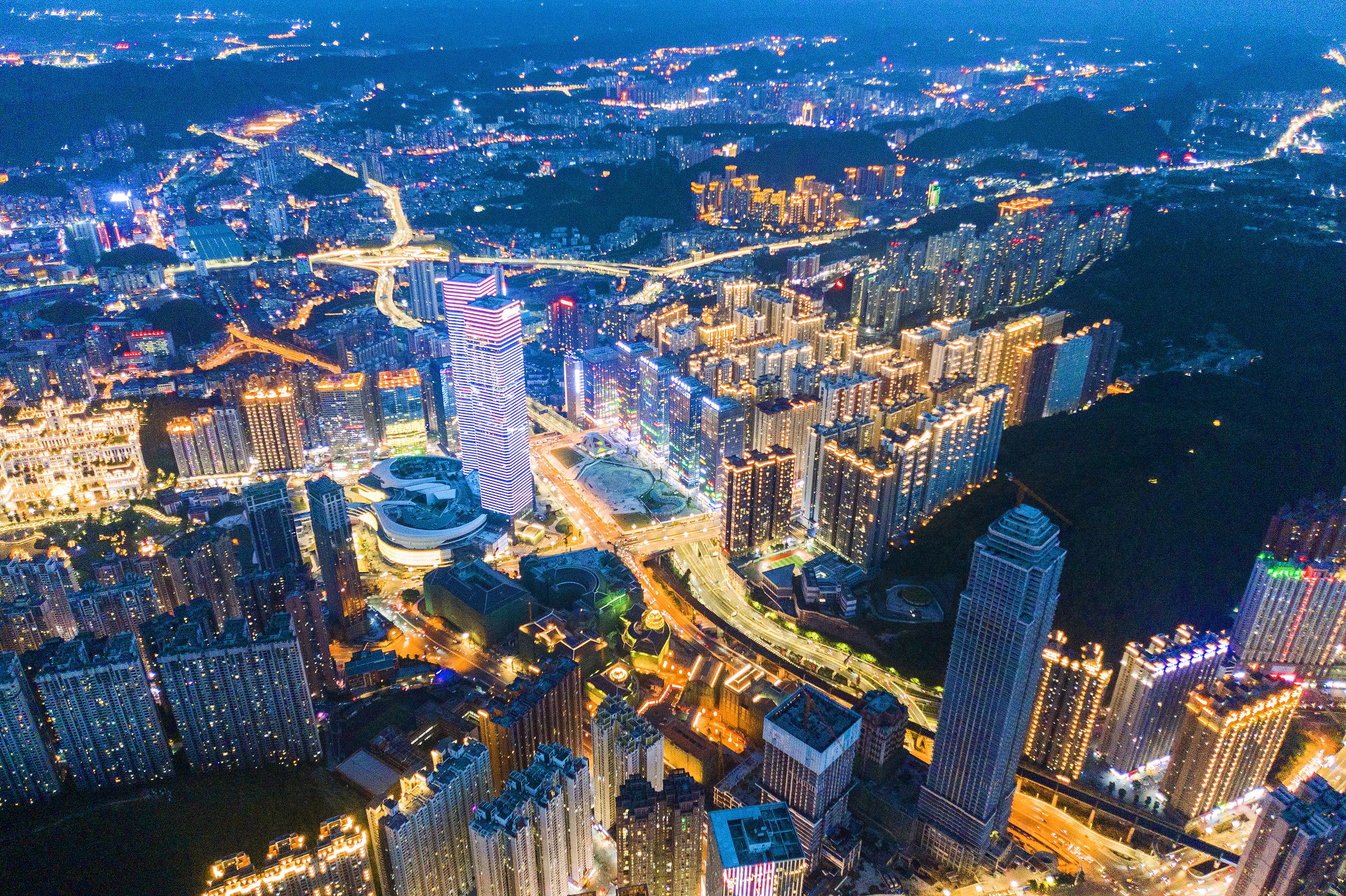 李炳軍主持召開省政府黨組(擴大)會議 傳達學習貫徹習近平總書記重要講話精神和省委十二屆八次全會精神