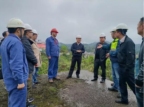 我為群眾辦實事 | 楊波帶隊赴開陽縣解決蔣家坡村民組信訪積案問題