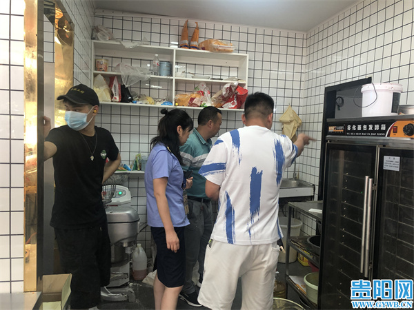 修文縣市場監管局檢查轄區“網紅”餐廳