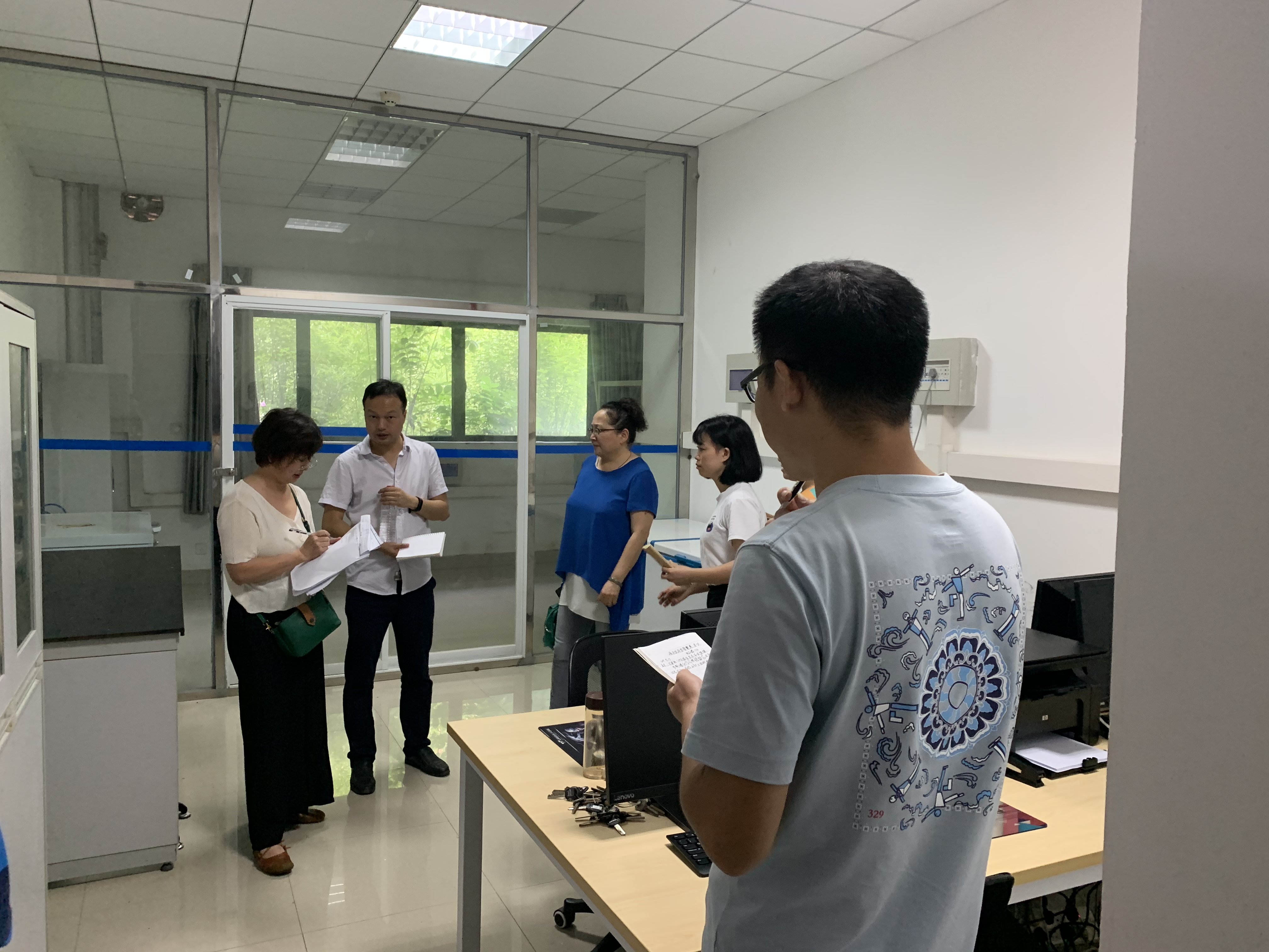 花溪區市場監管局配合省局開展檢驗檢測機構“雙隨機、一公開”監督檢查