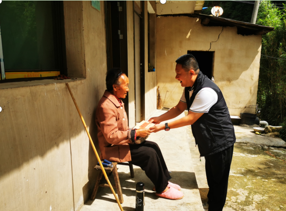 觀山湖區市場監督管理局開展中秋慰問活動