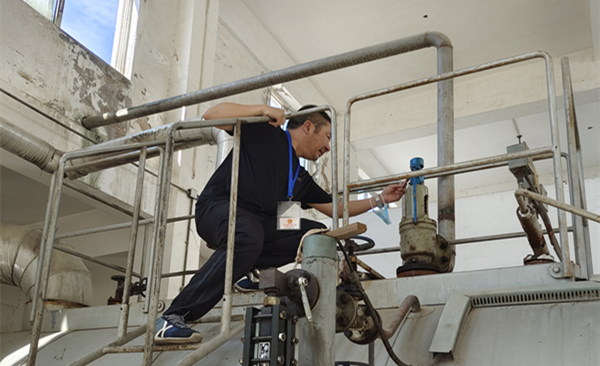 南明區市場監管局開展國慶節前 特種設備安全大檢查