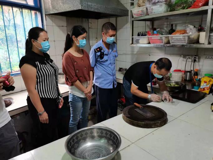 我為群眾辦實事｜烏當區市場監督管理局開展“隨機查餐廳”行動