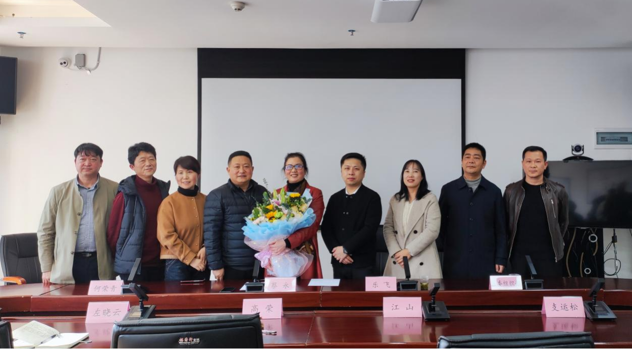 離崗不離黨、退休不褪色——觀山湖區市場監督管理局舉行榮退儀式