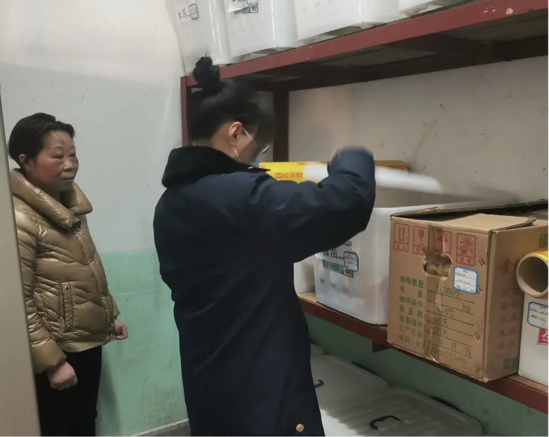 雲岩區市場監督管理局嚴把學校周邊食品安全關 護航青少年健康成長