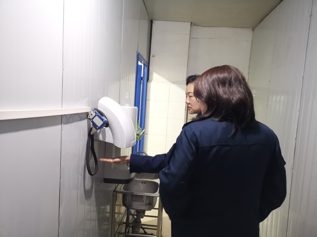 雲岩區市場監管局開展對食品生產企業，小作坊安全生產檢查工作