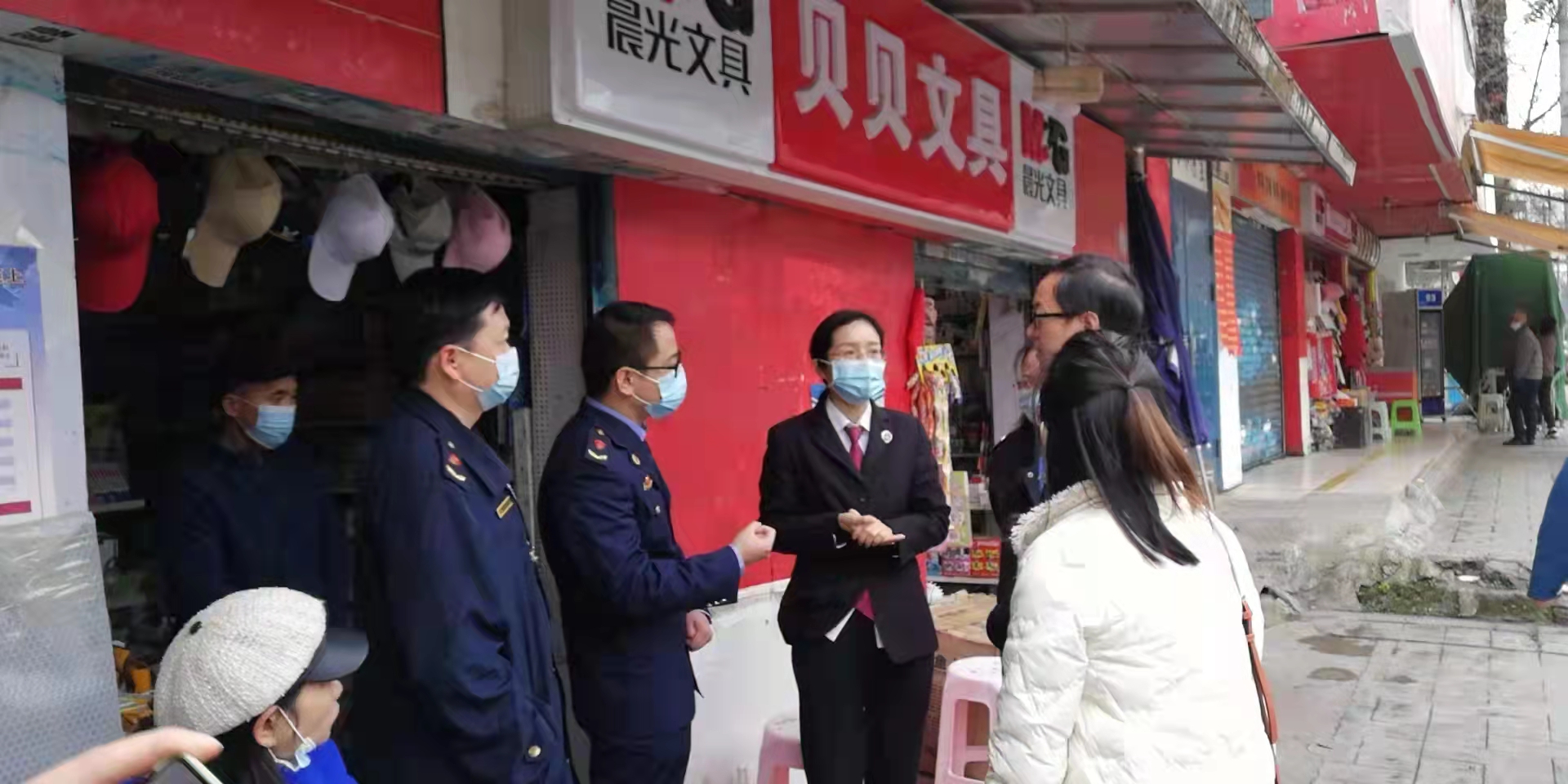 南明區食安辦聯合區檢察院開展校園周邊食品安全集中整治