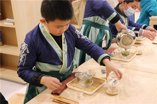 貴陽市少兒圖書館舉辦茶藝課“春日裏飲春茶”活動