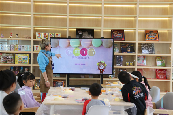 貴陽市少兒圖書館舉辦烘培手工“甜蜜蜜的愛”母親節主題活動