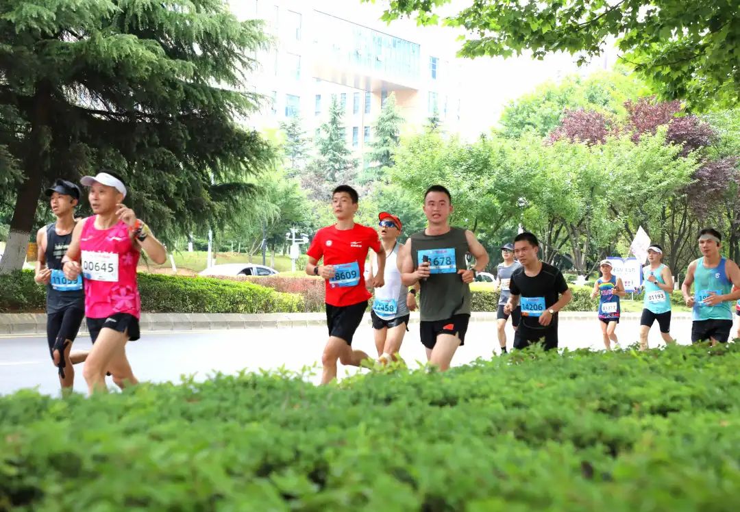 航拍爽爽貴陽！2023貴陽馬拉鬆激情開跑