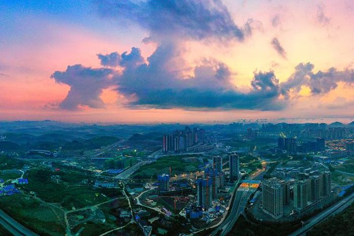 貴州新聞聯播丨【黔瞻時評】奮力推動貴安新區發展一年一個樣 三年大變樣