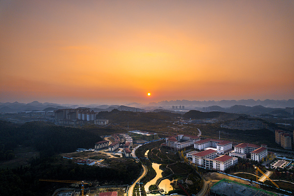 【貴陽日報社論】牢記囑托 感恩奮進 扛起主責 全力推動貴安新區高質量發展大踏步前進