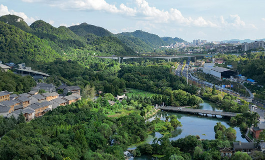 航拍貴陽十裏河灘：綠意盎然是初秋