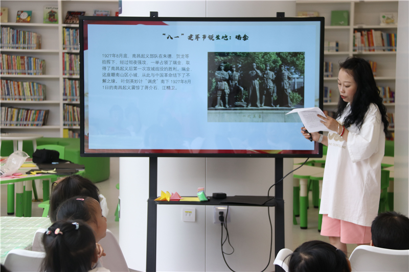 貴陽市少兒圖書館舉辦“八一”建軍節主題活動