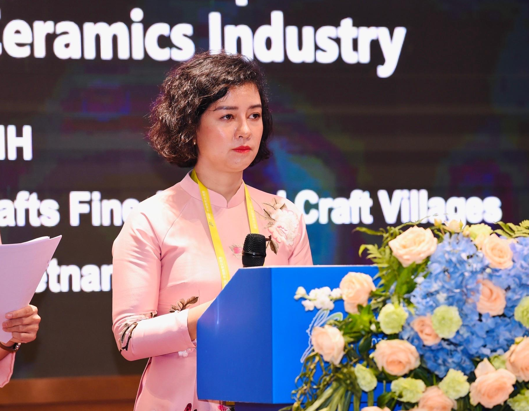 越南河內手工藝和工藝村協會代表武如瓊：建立合作關係將加快越南與世界陶瓷的發展接軌