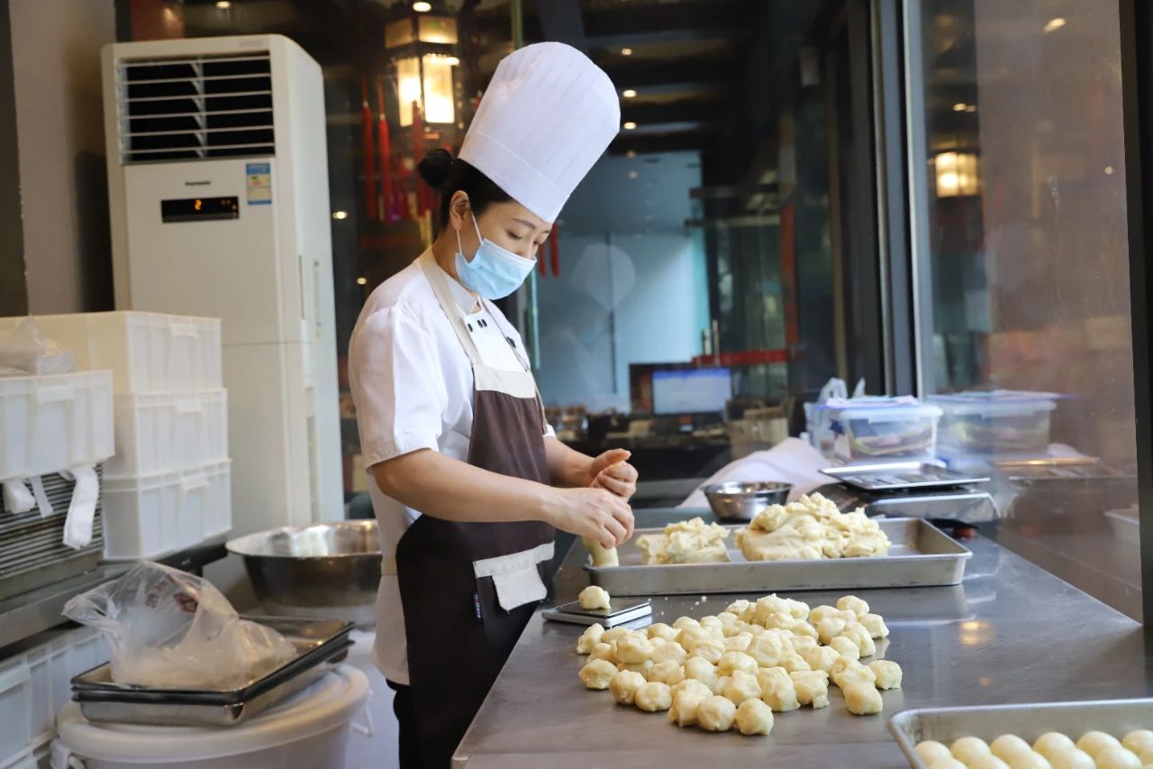中秋佳節如“月”而至！雲岩區月餅銷售逐漸升溫