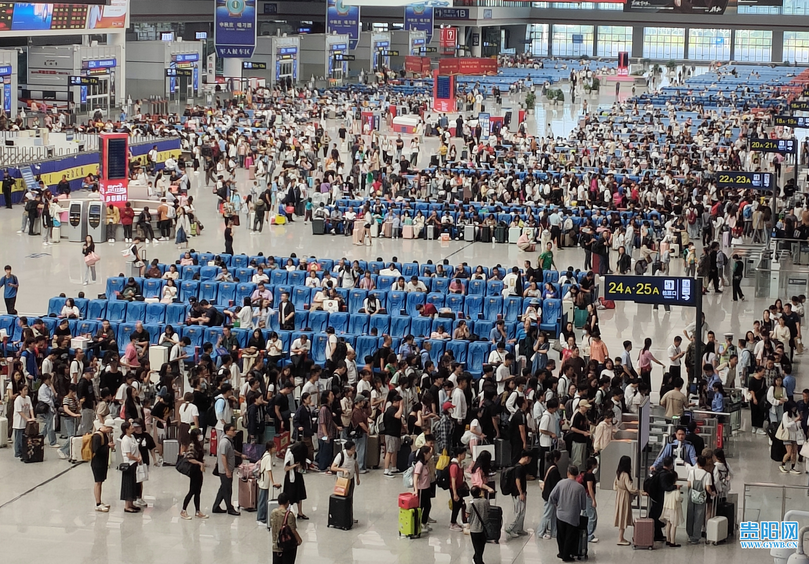 【圖集】貴陽北站迎中秋國慶長假出行客流高峰