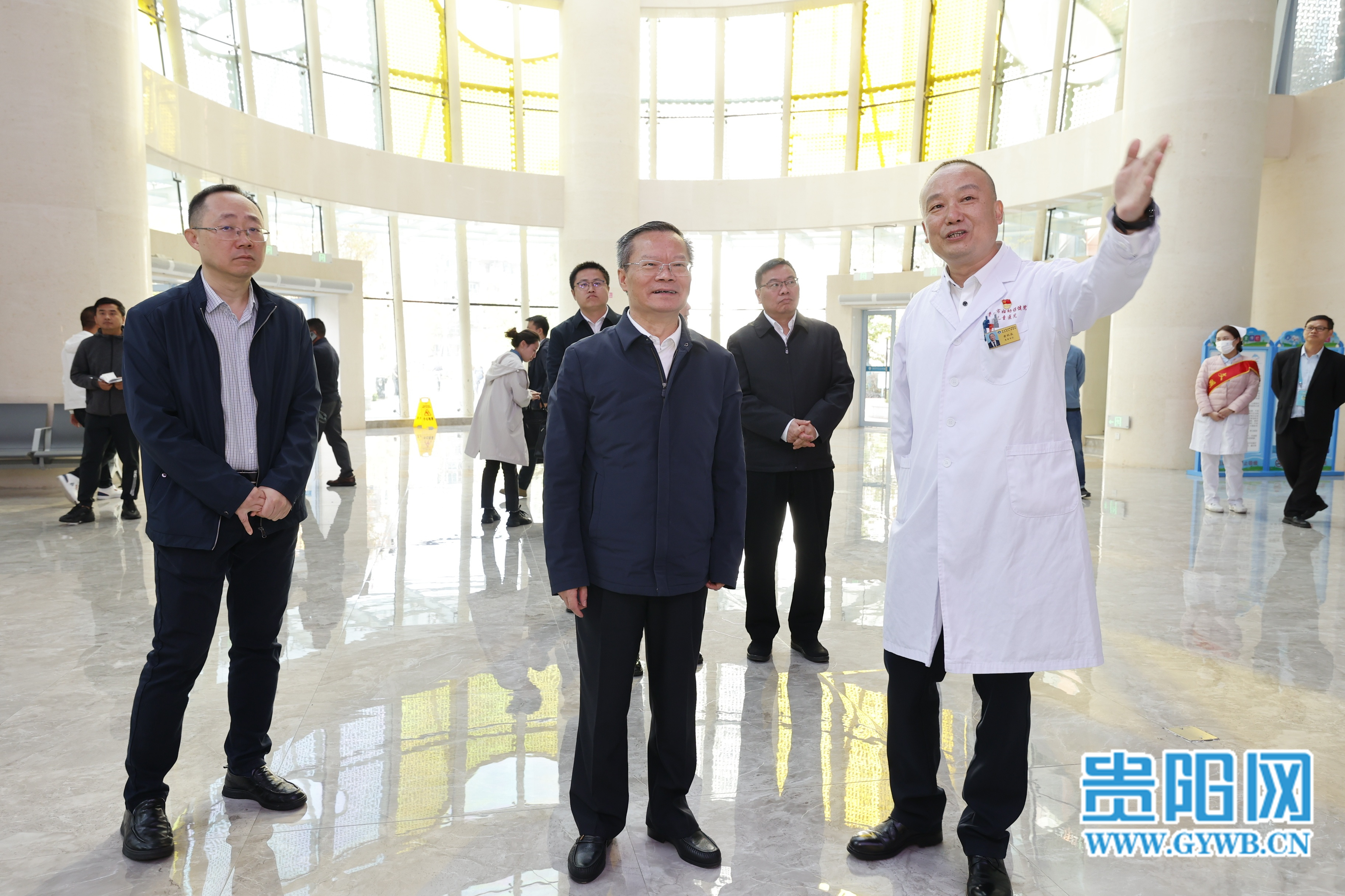 胡忠雄到貴陽市婦幼保健院調研主題教育