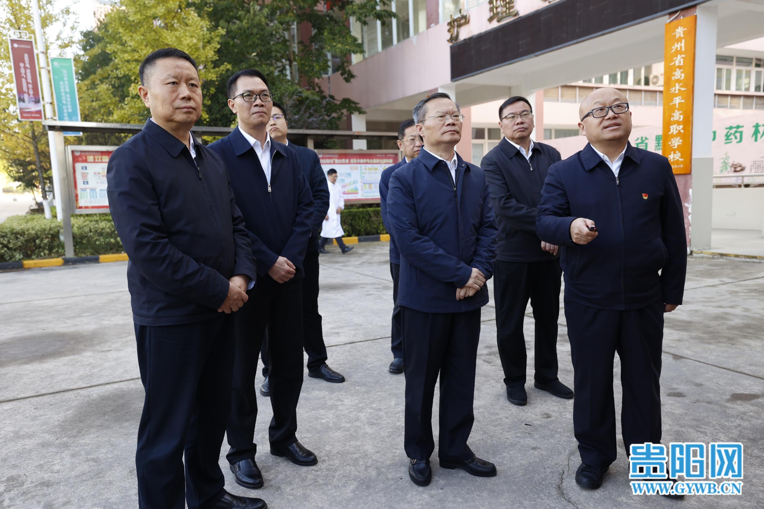 胡忠雄到貴陽康養職業大學調研主題教育開展情況並主持召開基層黨支部書記隊伍建設座談會