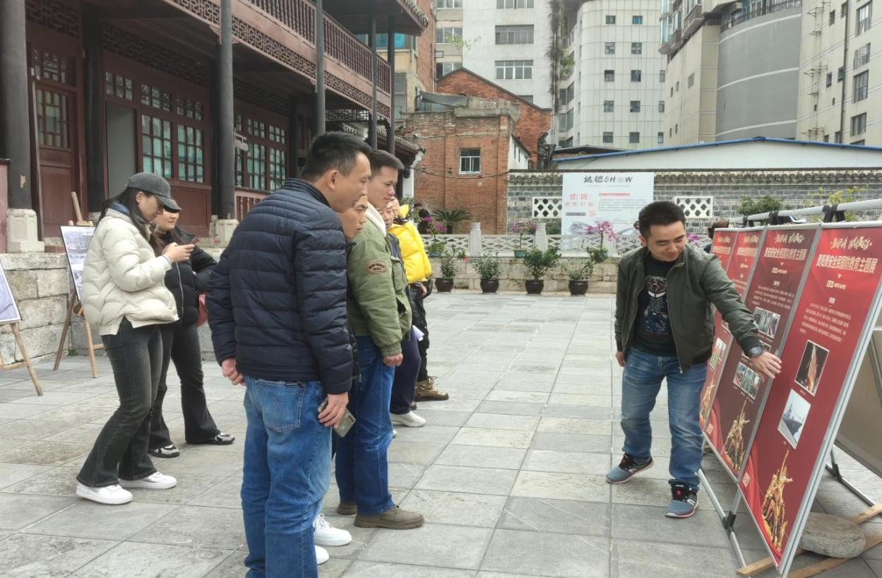 南明區退役軍人事務局開展“傳承紅色精神弘揚紅色文化”主題國防教育活動