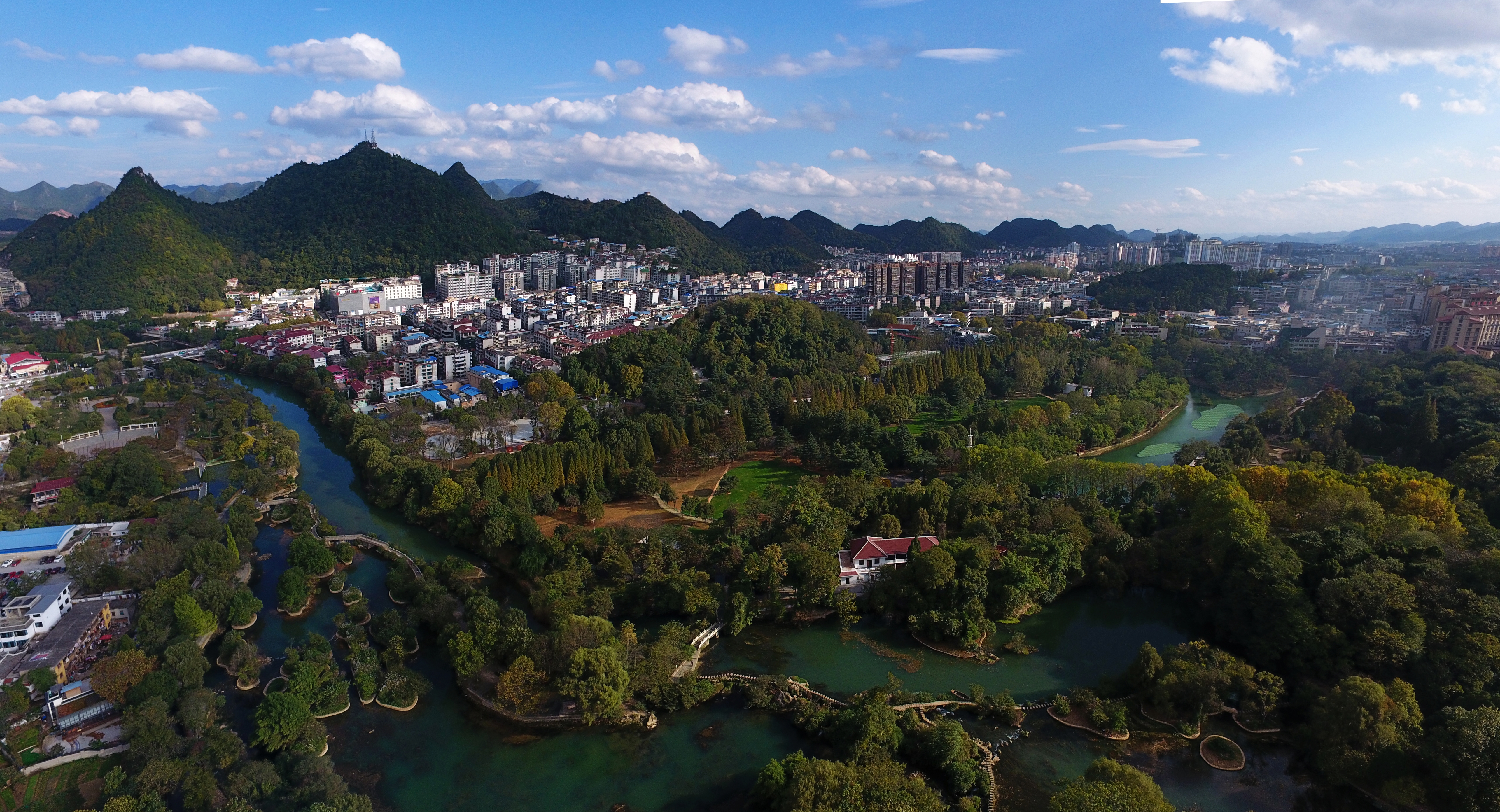 貴陽市花溪區人武部助力幫扶村發展產業