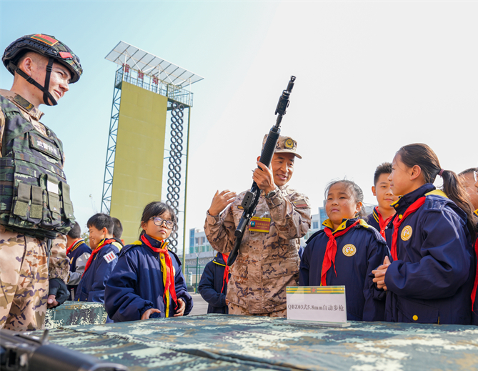 武警貴陽支隊開展軍營開放日活動