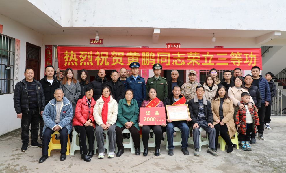 花溪區人武部：軍地聯合報喜 軍屬更顯尊崇