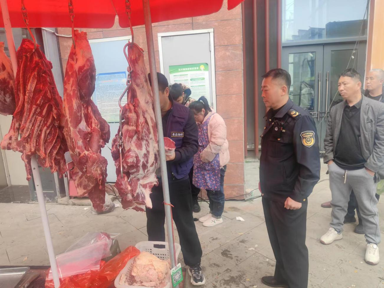 觀山湖區打擊集市假冒偽劣牛肉專項治理行動取得成效