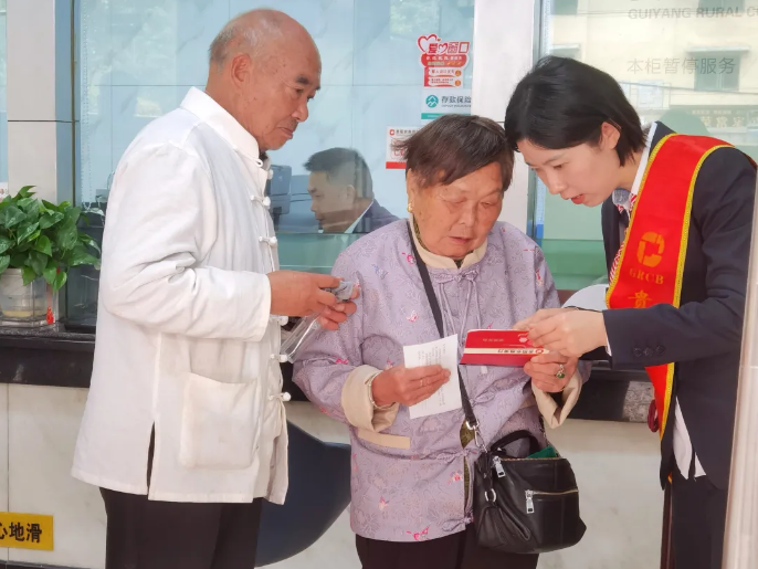 農商“心”服務|服務零距離 亮麗風景線——記中壩支行石慧