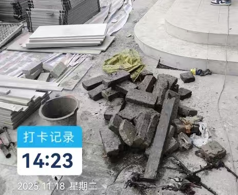 管道內清理出來的磚塊及雜物