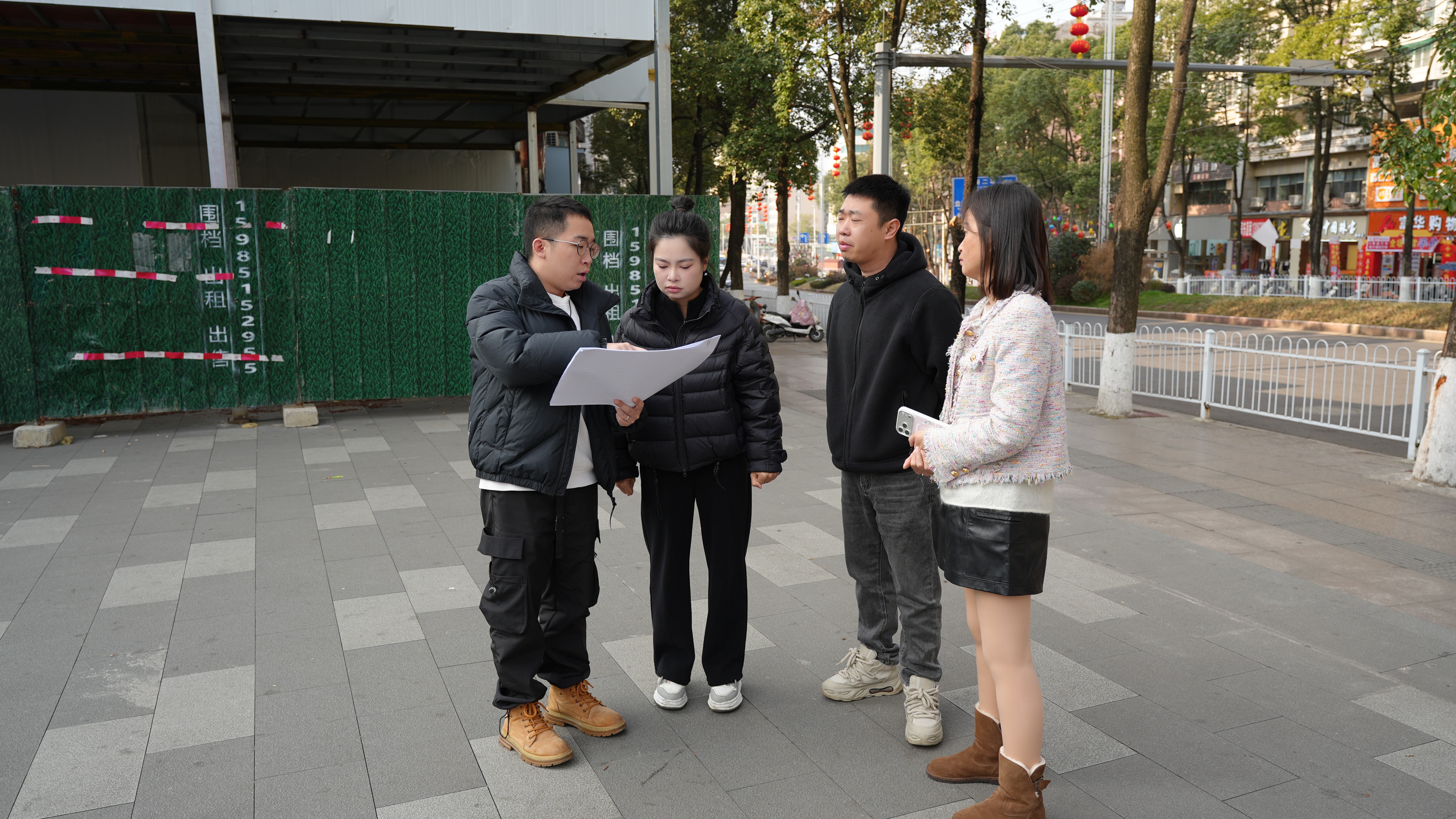 “融媒+督查”工作組現場核查臨時鋼架棚搭建情況